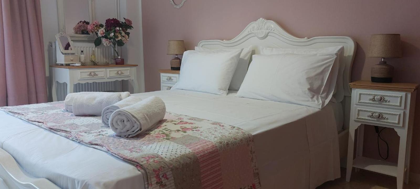 Queen Aspri Apartment 3' Min To The Beach! Антикира Экстерьер фото